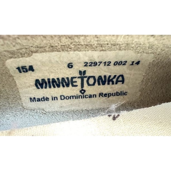 Minnetonka Women's White Leather Thunderbird Boat Sole Moccasin - US Size 6 - Picture 15 of 16